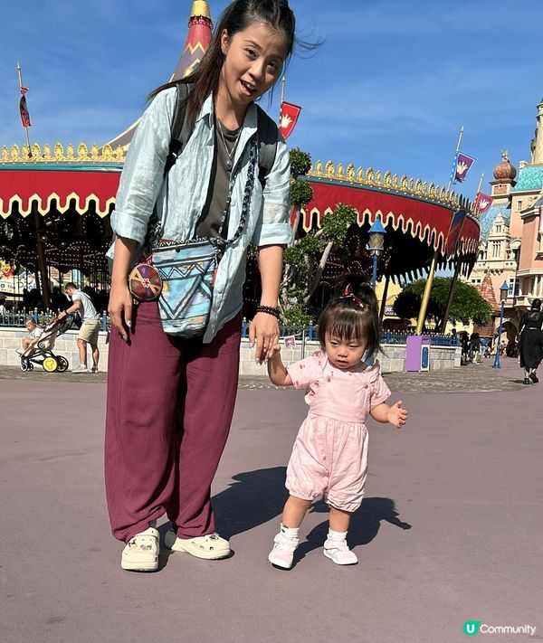 BB 開始識得 yeah 住影相，我地最鐘意?城堡前面影相，...