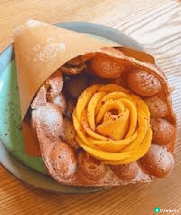 Givres玫瑰花雪糕雞蛋仔即叫即做，雞蛋仔外層微微烘脆，內...