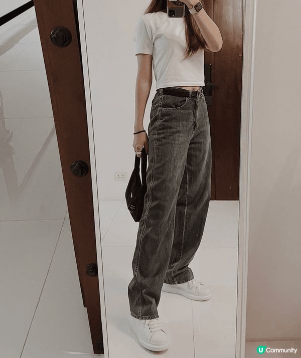 一連7日，每日不同穿搭風格，白色上衣配搭寬鬆牛仔褲，簡單又隨...