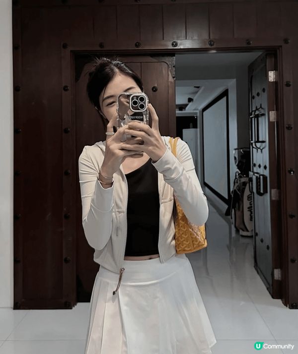 一連7日，每日不同穿搭風格，白色上衣配搭寬鬆牛仔褲，簡單又隨...