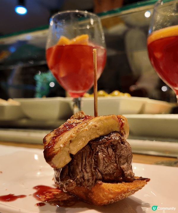 去到巴塞隆拿當然要去當地好出名嘅建築物到此一遊啦！ 再食埋出...