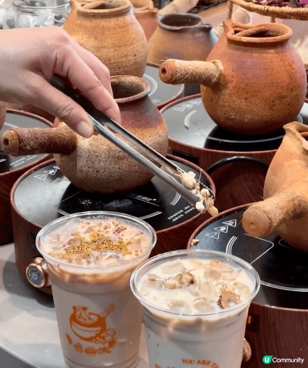 好獨特的煲奶茶方法，居然有這種傳統的煮奶茶都是現點現煮！在砂...