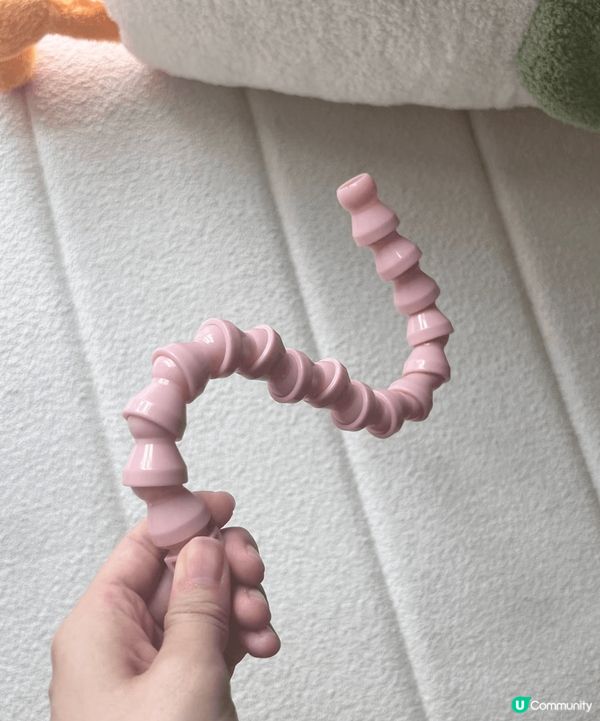 呢款萬用支架好方便，支架嘅關節位可以自由旋轉彎曲，可以扭到任...