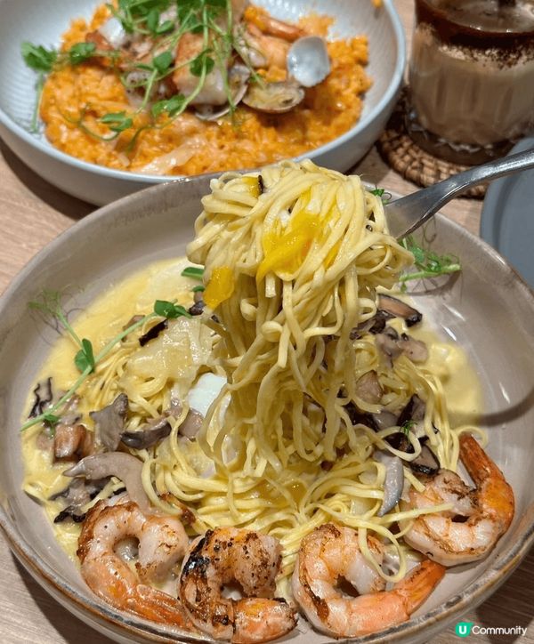 Tiramisu 芭菲輕盈如雲朵般的口感，搭配著淡淡的甜味，...