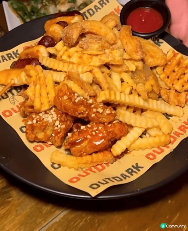 旺角outdark 憑消費單據可以影最新款嘅相！有好多款框框...