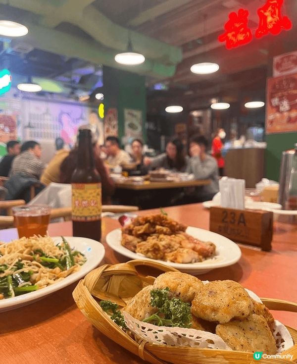 👍🏻首先，小炒王絕對值得一試，韭菜炒得爽脆，搭配大隻的蝦乾鹹...