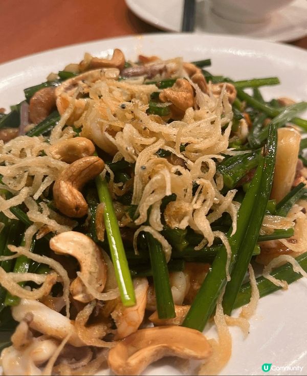 👍🏻首先，小炒王絕對值得一試，韭菜炒得爽脆，搭配大隻的蝦乾鹹...