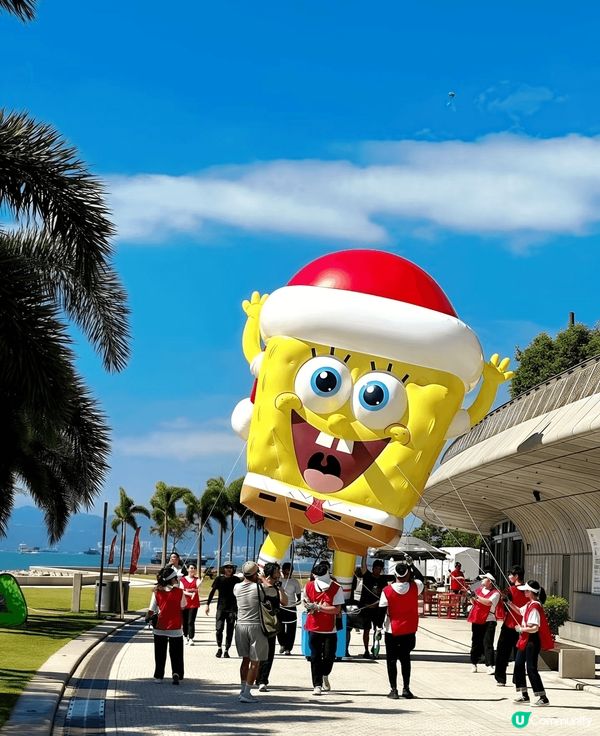 香港真係勁早開始聖誕！未到十二月已經有巨型海綿寶寶戴聖誕帽同...