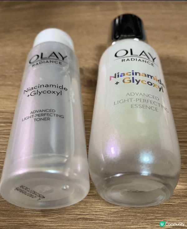 Olay水感透白光曜呢支精華水，我覺得佢比較清爽偏水，用手拍...