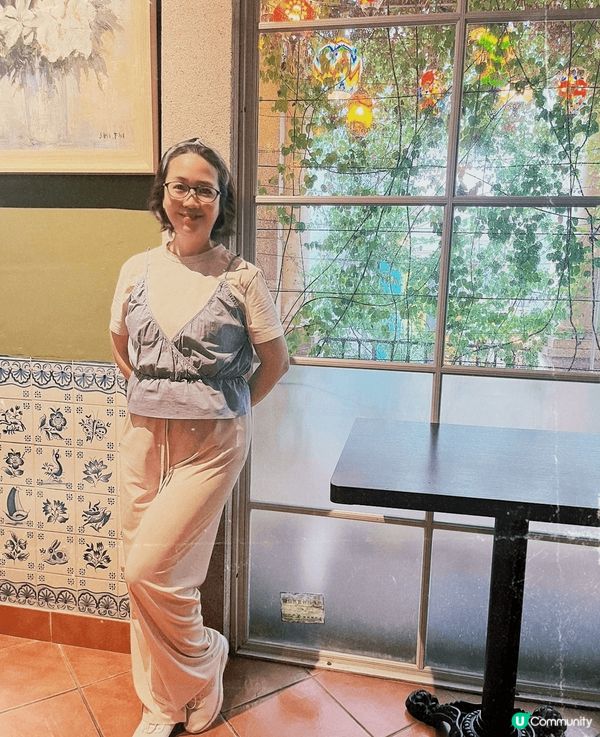 澳門漁人碼頭內樓上西餐廳，外縣燈籠靚景，又有古式花磚牆，海膽...