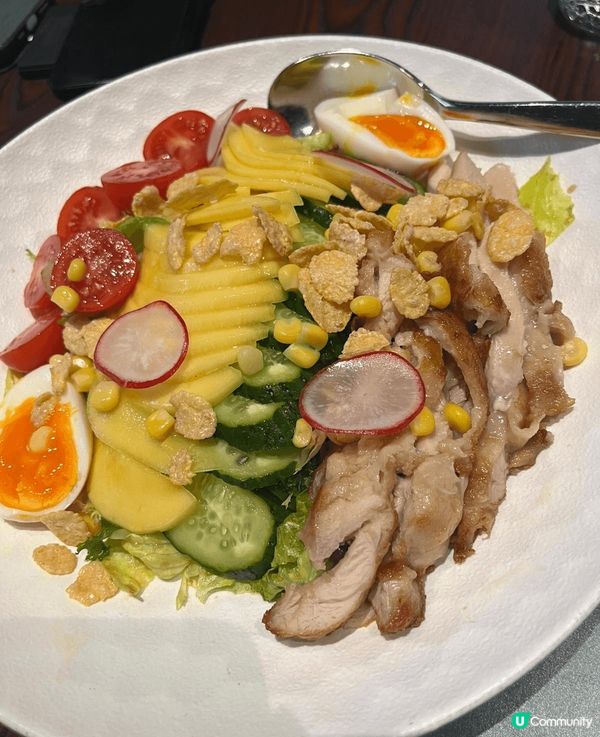 澳門漁人碼頭內樓上西餐廳，外縣燈籠靚景，又有古式花磚牆，海膽...