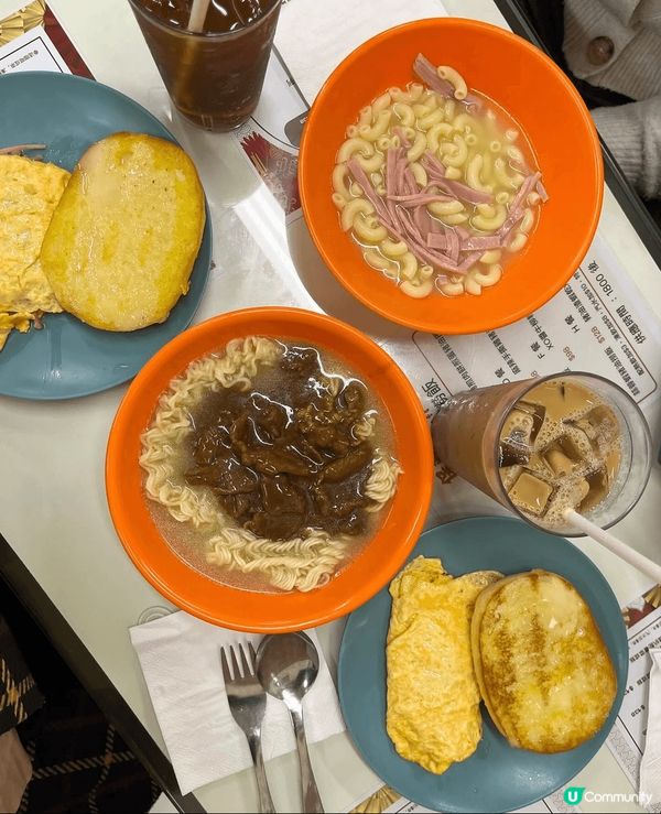 🍽️保頓冰室位於香港尖沙咀，是一間傳統的港式冰室，專注於呈現...