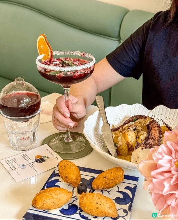 今日快閃澳門citywalk，在街頭被一間白色小店吸引住🤩，...