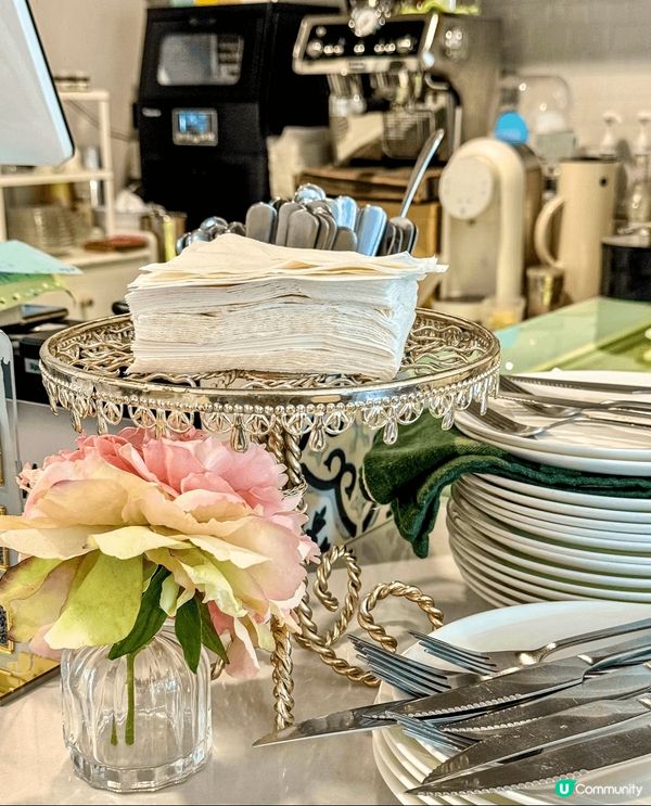 今日快閃澳門citywalk，在街頭被一間白色小店吸引住🤩，...