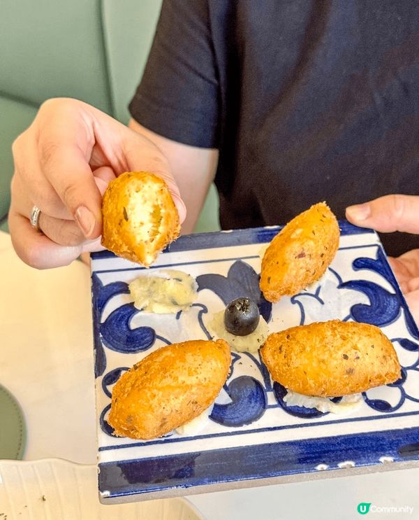 今日快閃澳門citywalk，在街頭被一間白色小店吸引住🤩，...