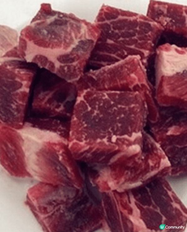 位於黃大仙嘅富城火鍋海鮮酒家，晚巿有潮汕牛肉火鍋，必食推介係...