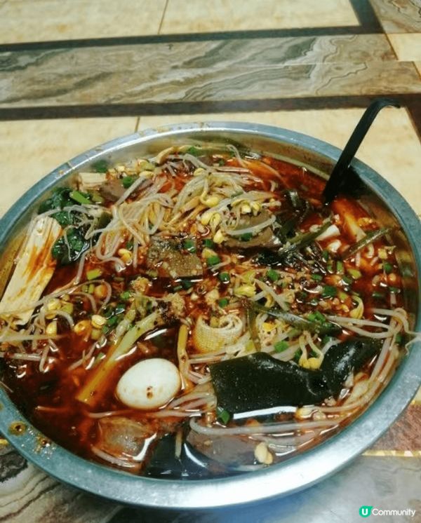 來到一間深圳吃麻辣湯的店舖，雖然店舖細小，但很乾淨，坐得都舒...