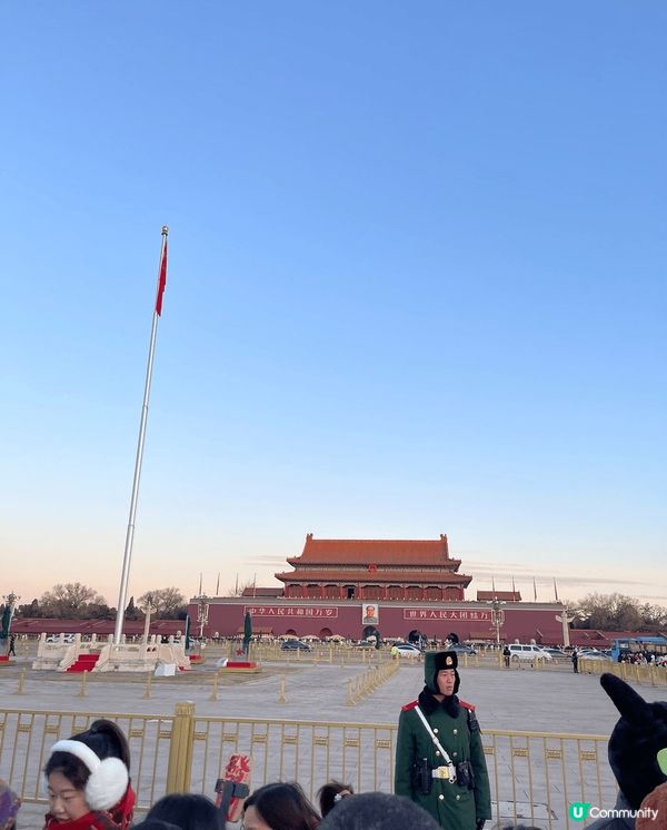 因為天安門的建築風格融合了傳統中國建築的精華，氣勢宏偉，色彩...