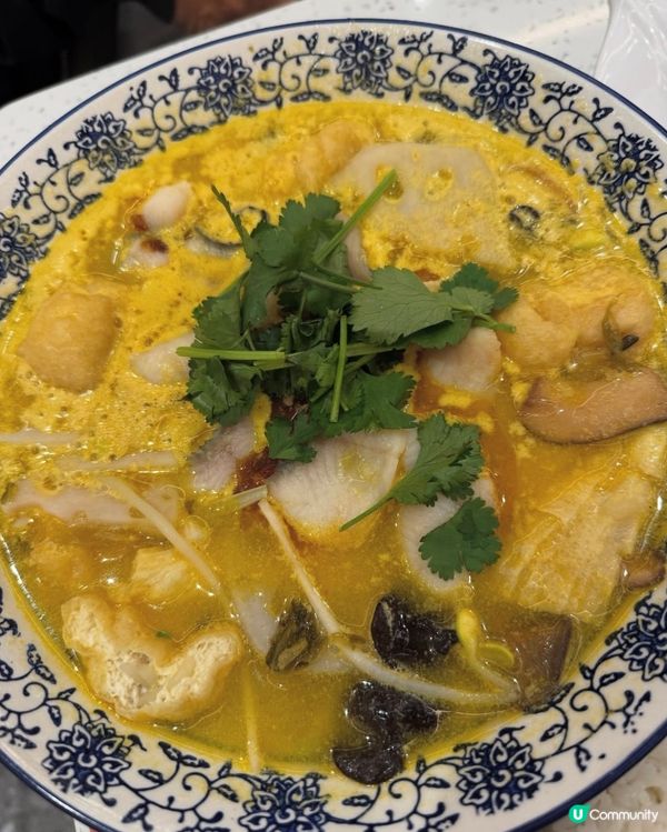 荷里活大酒店就無啦，都無肥婆學踢波啫！冰室就有一間😋