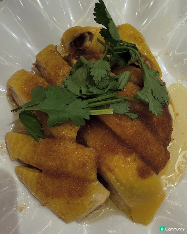 荷里活大酒店就無啦，都無肥婆學踢波啫！冰室就有一間😋