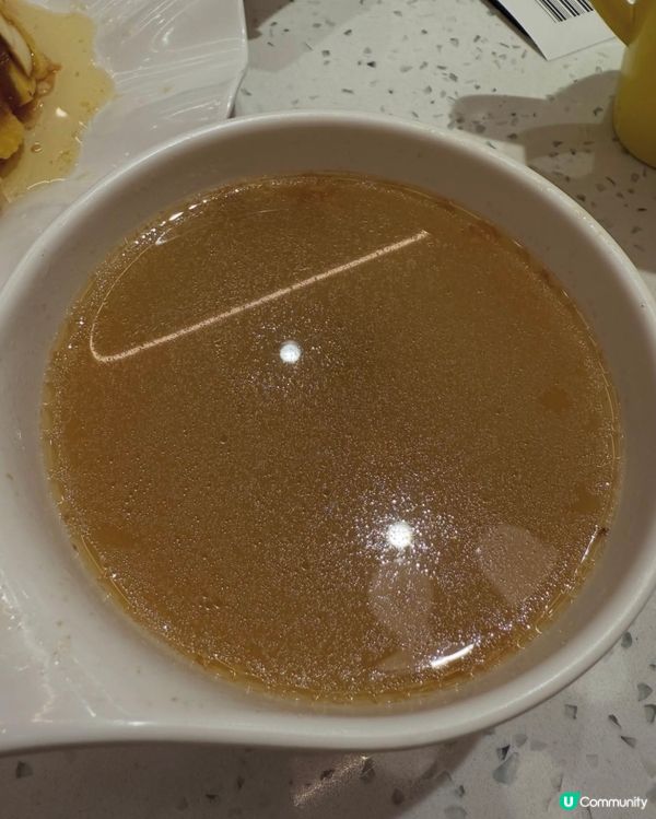 荷里活大酒店就無啦，都無肥婆學踢波啫！冰室就有一間😋