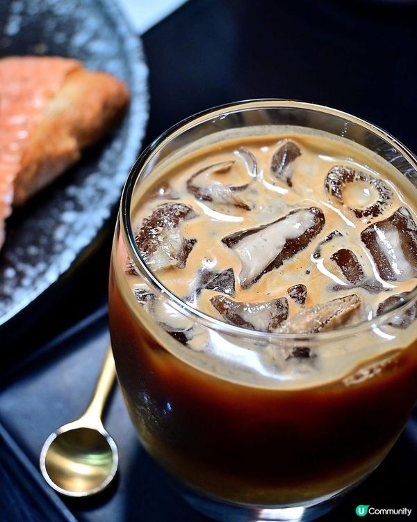 Chill at One Half Story Cafe~