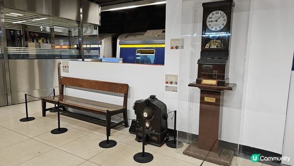 位於紅磡站的站見鐵路展, 展出了已退役列車和大量有關珍藏物品...