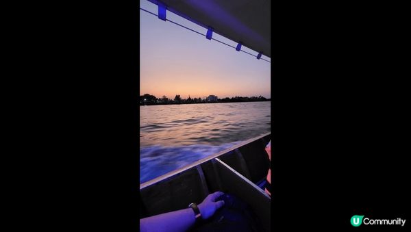 曼谷水上市場，坐船出海欣賞夕陽，伴隨涼風，感覺身心真係好放鬆...