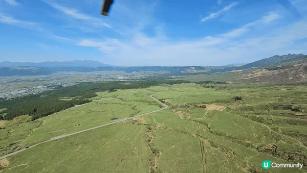 搭阿蘇動物園直升機睇火山，一般排隊時間較短，又可以睇埋動物。...