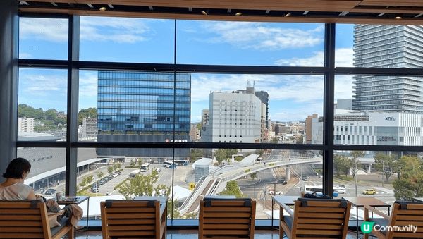 熊本火車站新開了一間可以看到熊本市景的咖啡店，180度的美景...