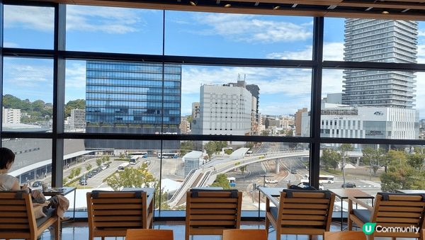 熊本火車站新開了一間可以看到熊本市景的咖啡店，180度的美景...