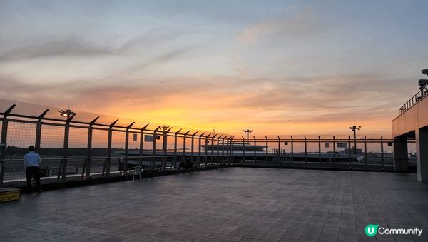 去左東京 雷門寺 食左拉麵 離開時日落既黃昏