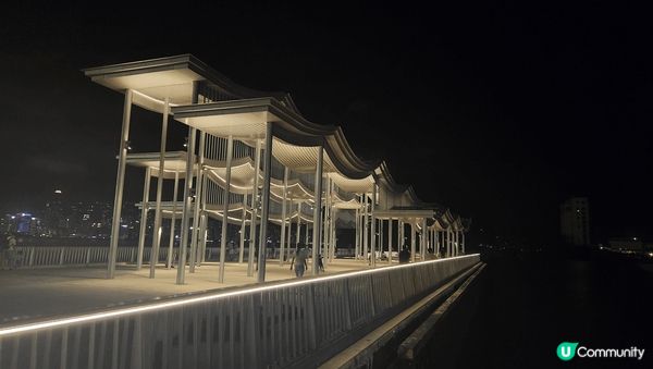 長沙灣海濱花園，睇日落和夜景都一流。