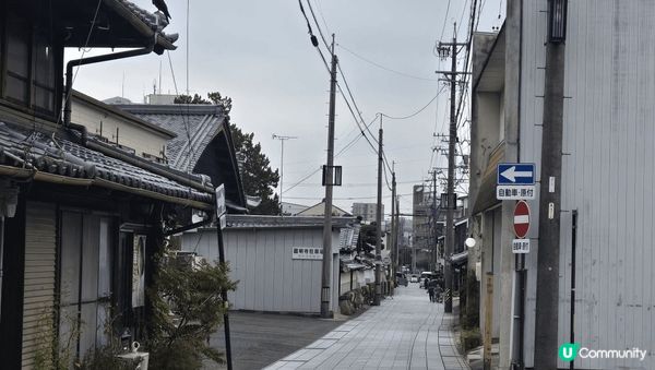 犬山城一日遊, 今日的天氣陰陰的, 在犬山站出來, 行右手邊...