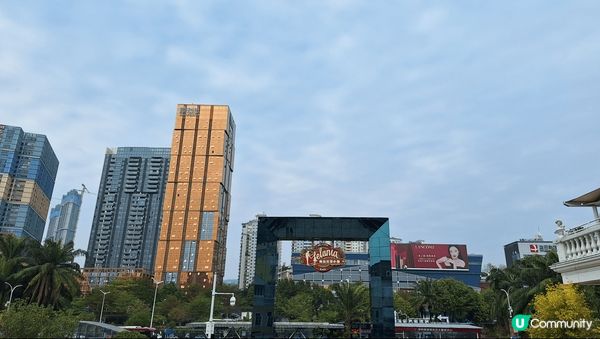 這個地方是深圳‘’世界之窗‘’外的梅拉尼亞小鎮，是一個妨歐陸...