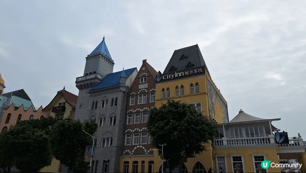 這個地方是深圳‘’世界之窗‘’外的梅拉尼亞小鎮，是一個妨歐陸...