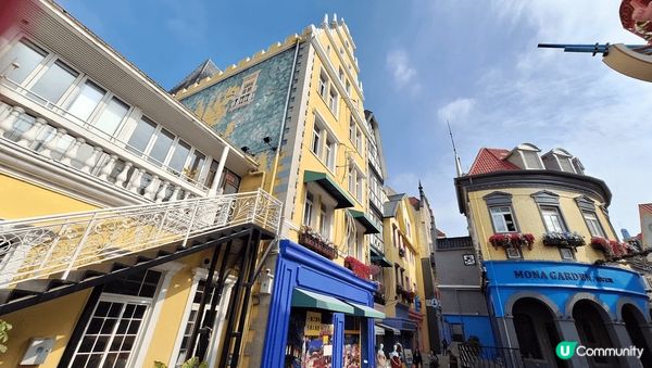 這個地方是深圳‘’世界之窗‘’外的梅拉尼亞小鎮，是一個妨歐陸...