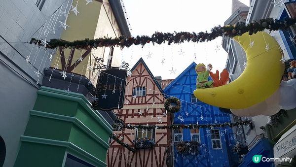 這個地方是深圳‘’世界之窗‘’外的梅拉尼亞小鎮，是一個妨歐陸...