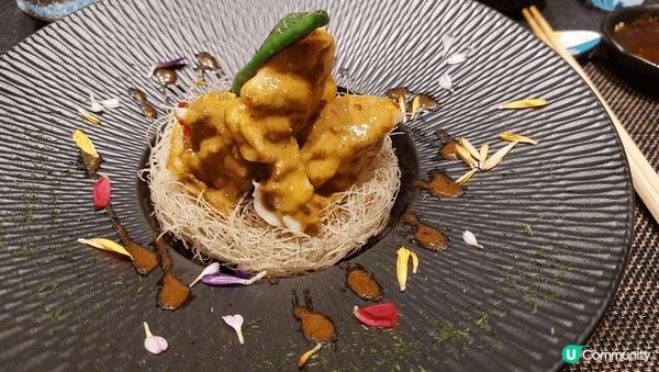 第一幅係香煎銀雪魚，口表面煎香，內裏軟滑，第二幅係炸脆米粉加...