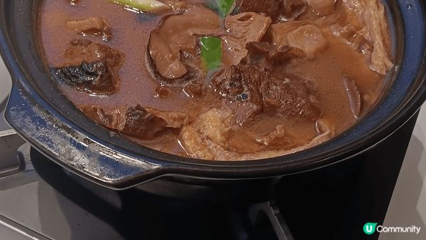 位於尖沙咀東尖沙咀中心的富東軒，晚市小菜賣相及設計非常美麗，...