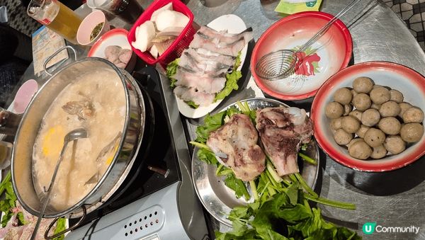 珍姐海鮮火煱真的是無得輸，有90年代歌曲的加持，氣氛特別好，...