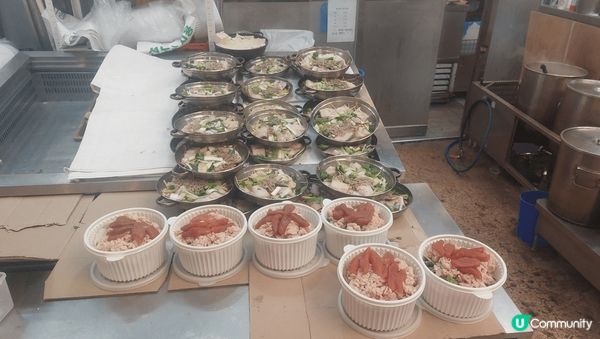 首爾祭基洞的藥令市場，除了人参外，還有新鮮水果，鮮肉，蔬菜，...