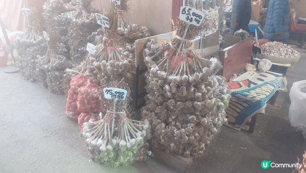 首爾祭基洞的藥令市場，除了人参外，還有新鮮水果，鮮肉，蔬菜，...