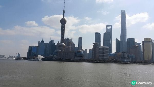 上海東方明珠塔及城皇廟附近街道