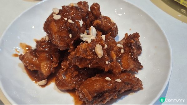 韓國原味炸雞，甜辣炸雞及魚蛋湯。係韓國首爾戰爭博物館，附近小...