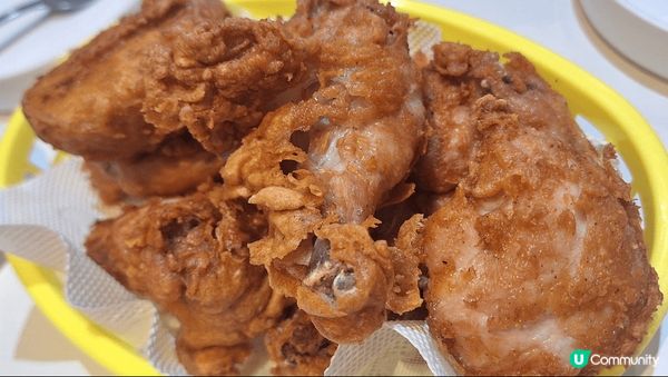 韓國原味炸雞，甜辣炸雞及魚蛋湯。係韓國首爾戰爭博物館，附近小...