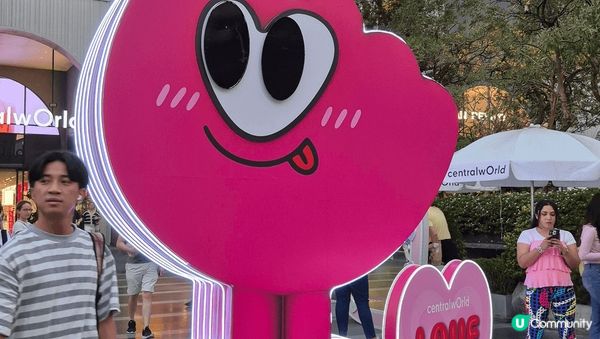 曼谷Central world不但有很多商店可以shoppi...