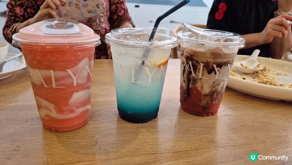 曼谷海邊的餐廳，有正宗泰式海鮮，由於是軍部，無咁多遊客。無得...