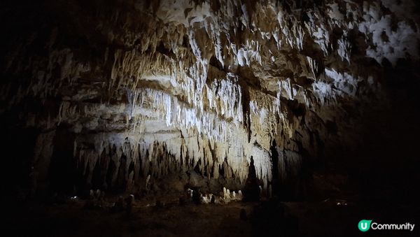 鐘乳石為岩溶生成物，是指碳酸鹽岩地區洞穴內，在漫長地質歷史中...