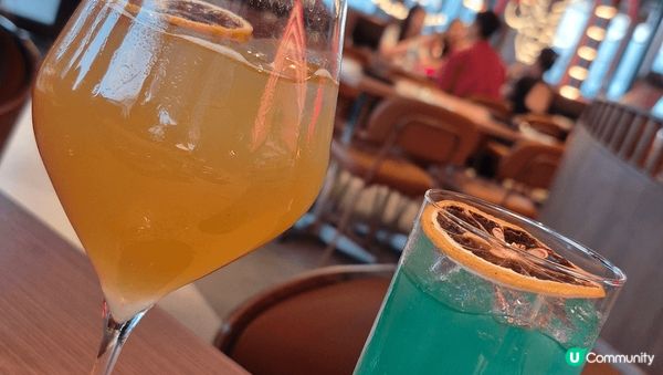 啓德主場館旁的餓虎藏龍，室外座位可以望到球場，食品一般，酒精...